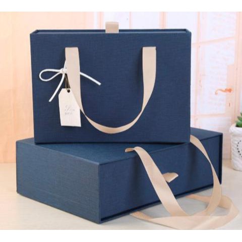 

Box Gift Hampers Besar Kotak Hadiah Natal Imlek Valentine - Random Tokotaraka94