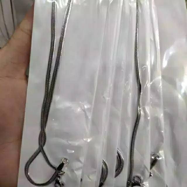 Kalung titanium silver model pipih panjang 50cm