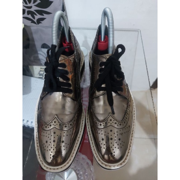 SEPATU SECOND BRANDED "PRADA"