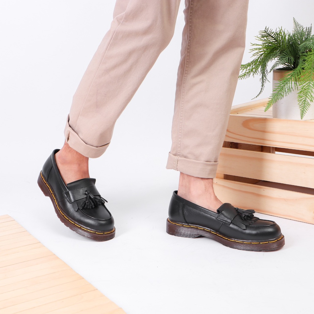 sepatu tassel loafer sepatu pantofel pria sepatu formal pria sepatu slip on sepatu kulit sapi asli sepatu kerja pria sepatu kondangan model vholix