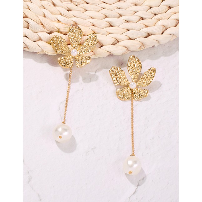 LRC Anting Tusuk Fashion Gold Alloy Pearl Flower Earrings F69519