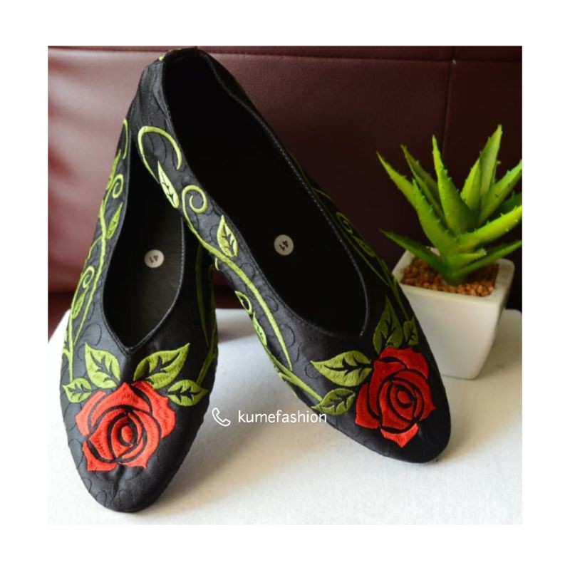 Sepatu wanita bordir original handmade/ sepatu cewek bordir handmade / sepatu bordir - kode SB 030