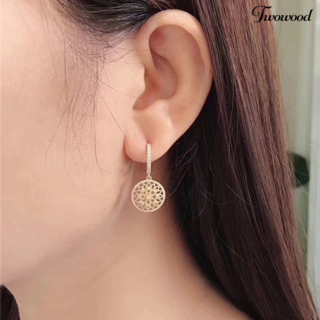 1 Pasang Anting Hoop Bentuk Dream Catcher Model Hollow Out Untuk Wanita