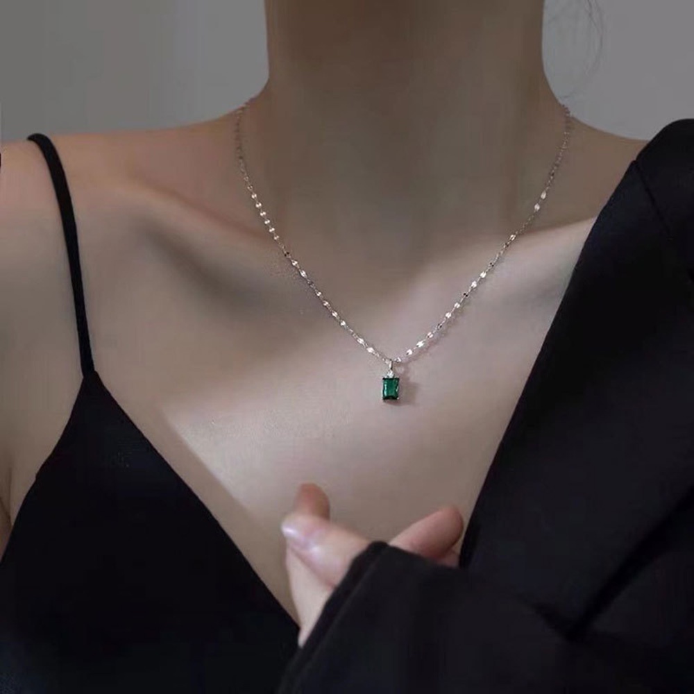 2022 Kalung Rantai Dengan Liontin Kristal Bentuk Kotak Untuk Wanita