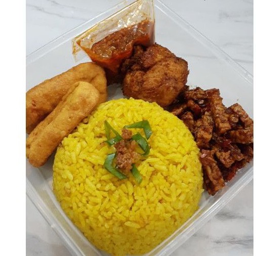 

nasi kuning (harga untuk 2 porsi)
