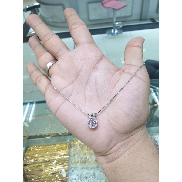kalung emas putih berliontin crown