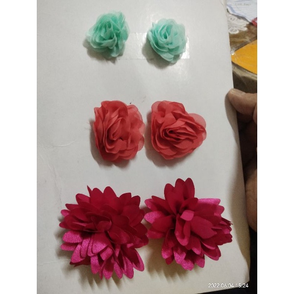 Renda accesoris bunga bunga tempel