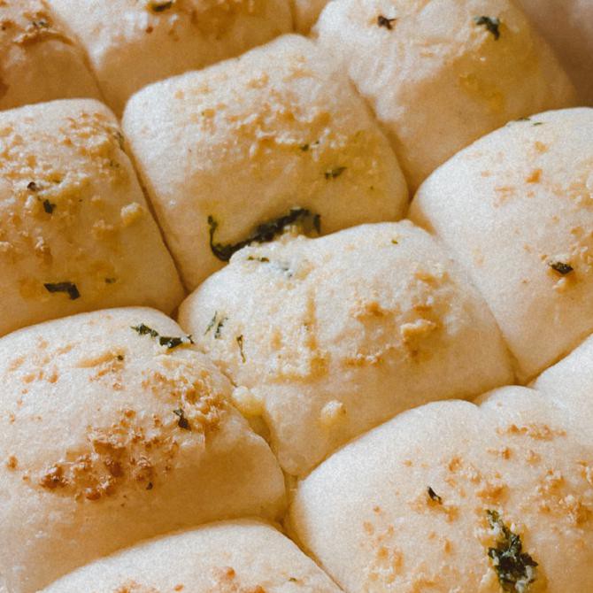 

Garlic Milk Bun with Butter Filling