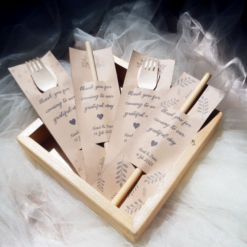 Souvenir sedotan bambu dan sendok garpu disposable (packing kertas)