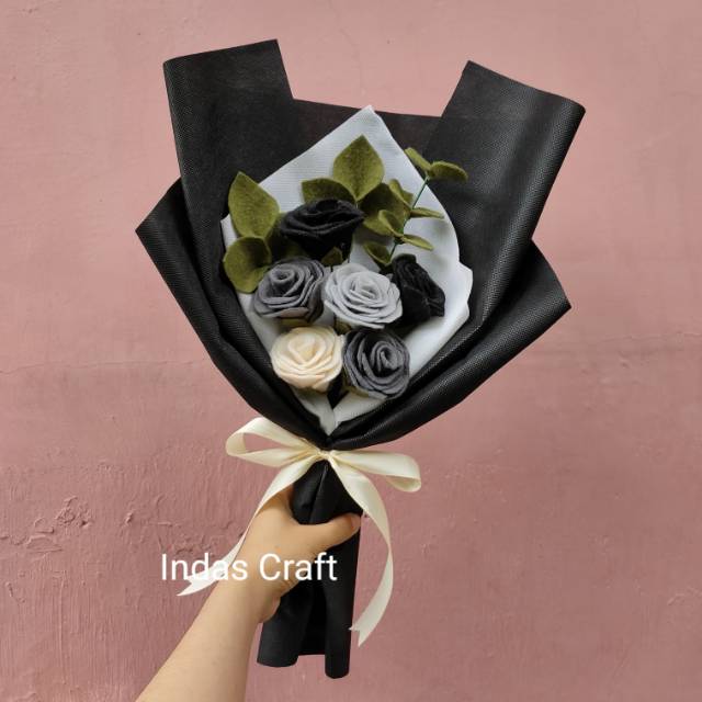 Buket Bunga Flanel Hitam Putih