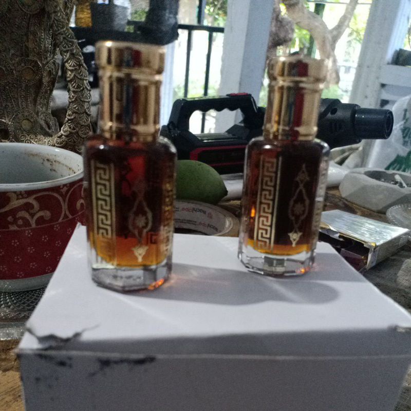 parfum oud bil fulus .minyak ini khusus laki2 aroma fulus ialah aroma uang barang terbatas adanya 12