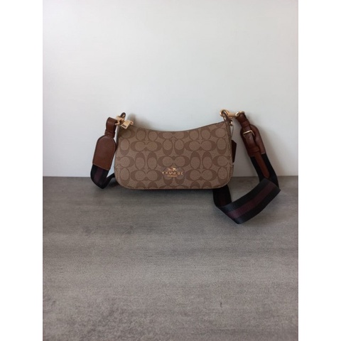 TAS COACH JES BAGUETTE IN SIGNATURE CANVAS