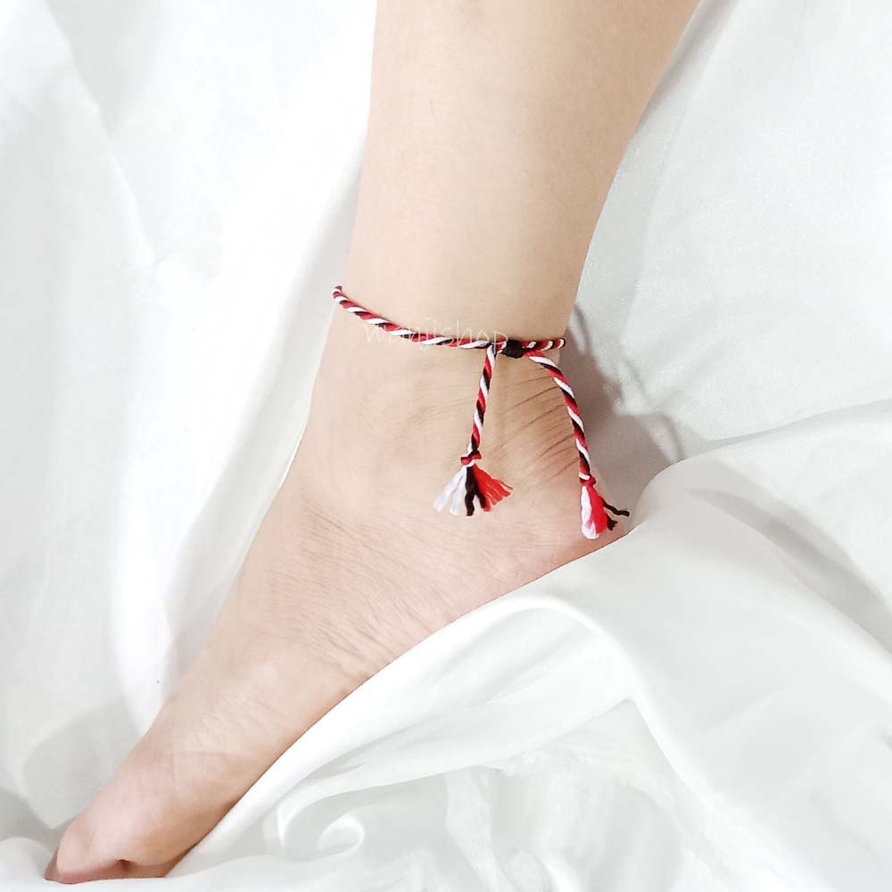 AB-08 Gelang Kaki Tridatu Tali Pelintir Rumbai Bali Super Simple Cute