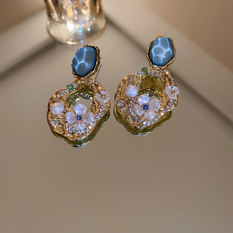 Anting Tusuk Gantung Desain Bunga Hollow Hias Mutiaraberlian Gaya Etnik Untuk Wanita