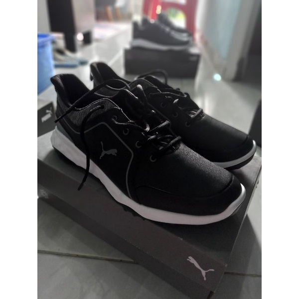 Sepatu golf pria