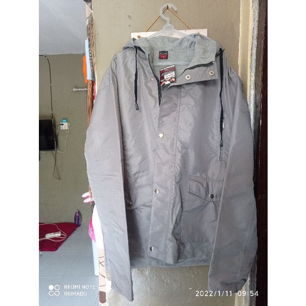 Jaket Parasut Pria / Jaket Anti Air