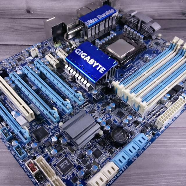 GIGABYTE GA-X58A-UD3R FEAT INTEL XEON X5680 3.33 GHZ (6 core 12 thread) Lga 1366