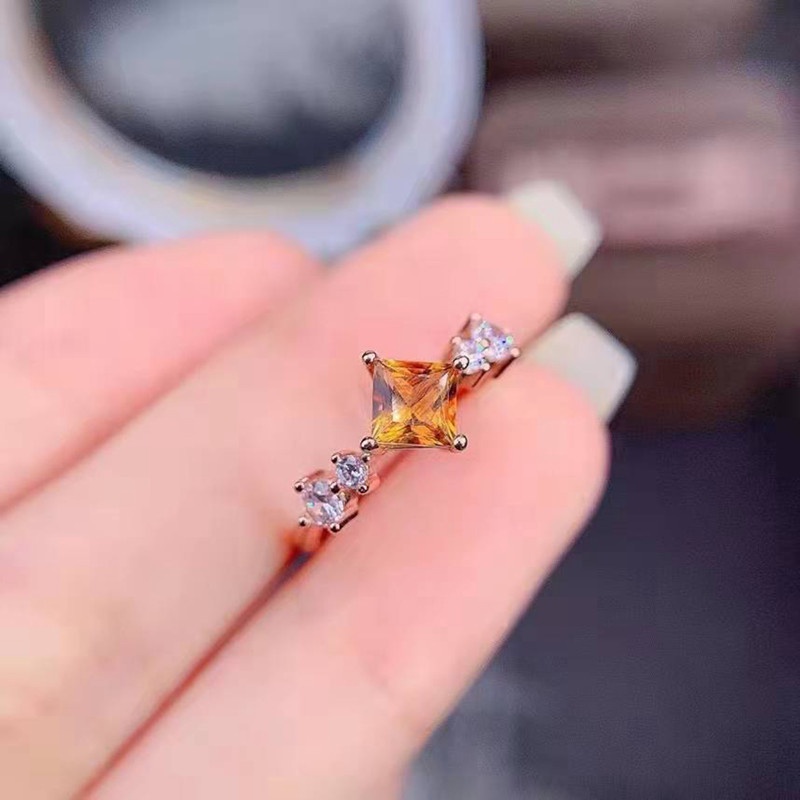 Cincin Minimalis Gaya Korea Dengan Cubic Zirconia Bentuk Persegi Warna Kuning Untuk Wanita