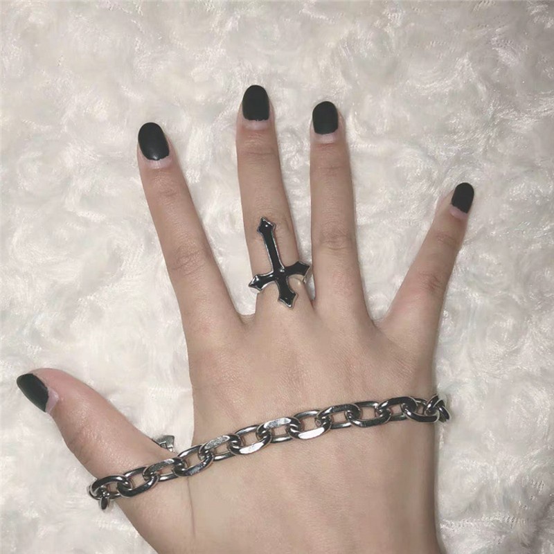 Cincin Model Terbuka Dapat Disesuaikan Bahan Logam Warna Hitam Gaya Vintage Gothic Untuk Wanita