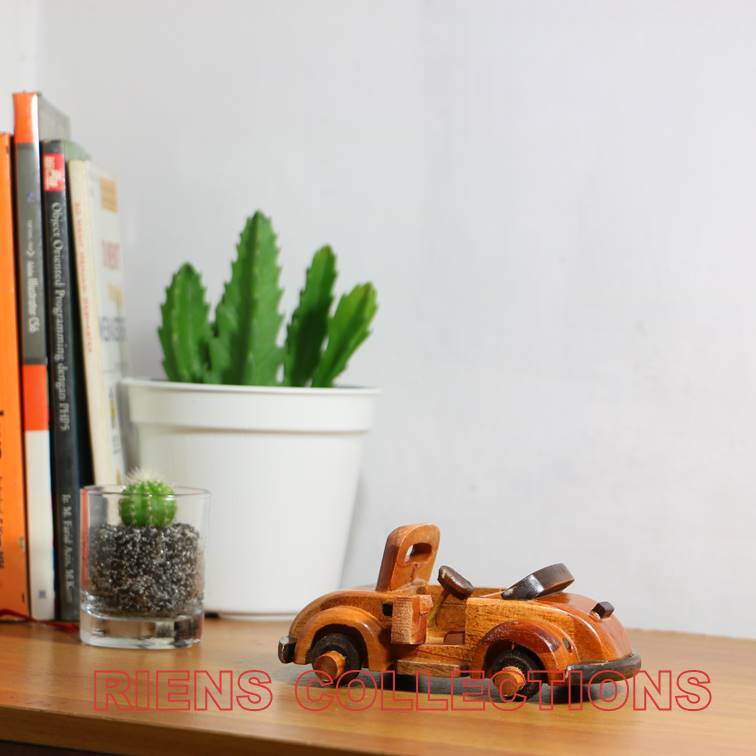 RIENS COLLECTIONS. MINIATUR DIECAST PAJANGAN MOBIL VW SAFARI KAYU UKURAN 14 X 9 X 6 CM