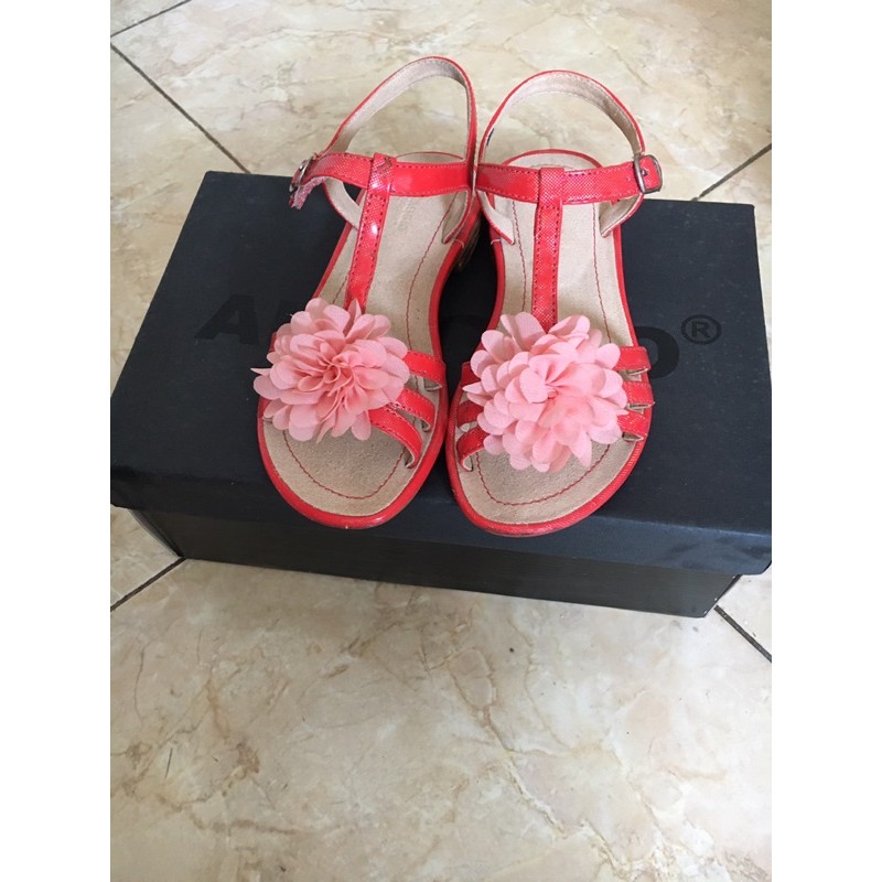 Preloved Sepatu Sandal anak perempuan Aixaggio 5-6 thn