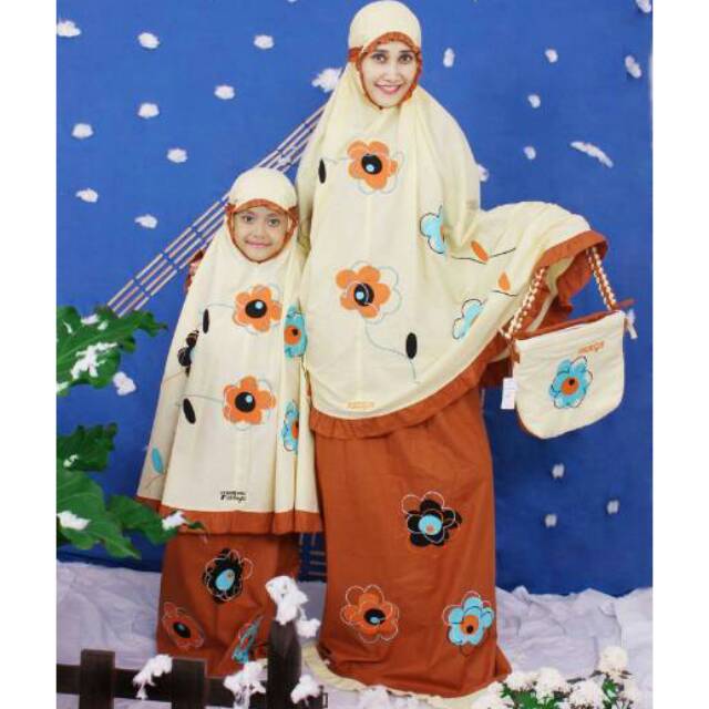 Mukena couple kembar ibu dan anak pasangan fathiya warna kuning dan coklat bagus murah dan cantik