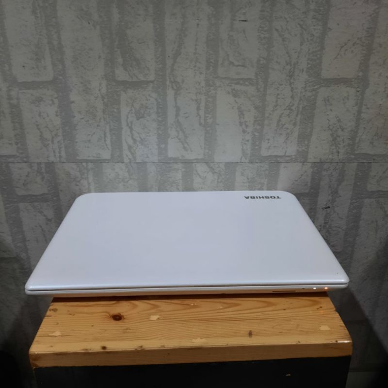 Laptop Toshiba L40-A intel Celeron Ram 4GB/HDD 500GB LAYAR 14INCH WINDOWS 10 SIAP PAKAI FULL APLIKASI