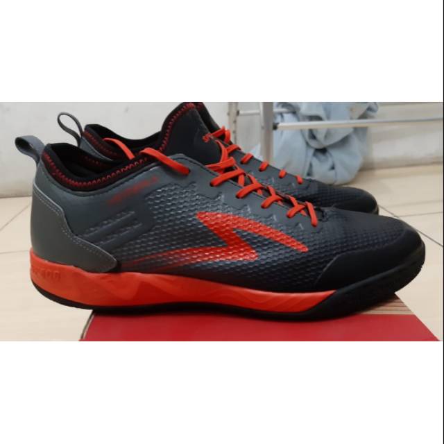 Sepatu futsal Specs Metasala Musketeer