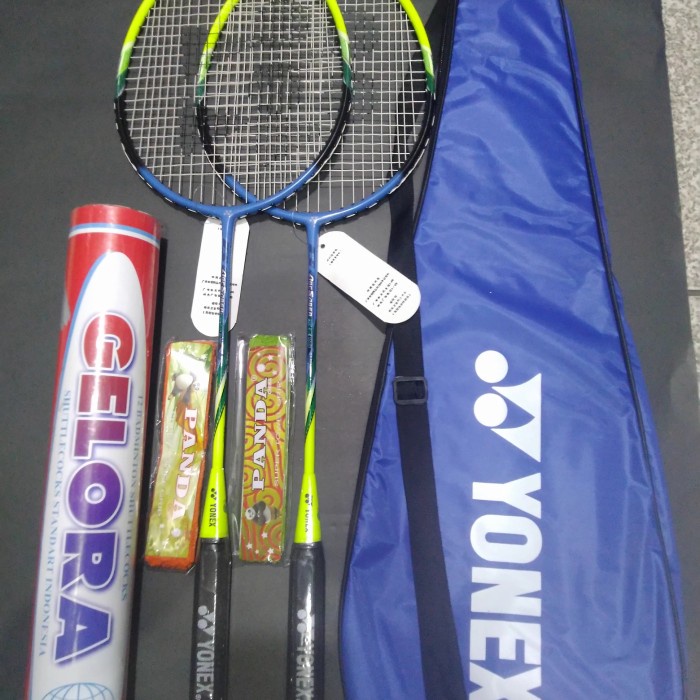 raket badminton Yonex Arcsaber satu pasang . 1 Tas . 2 Grip  Kok