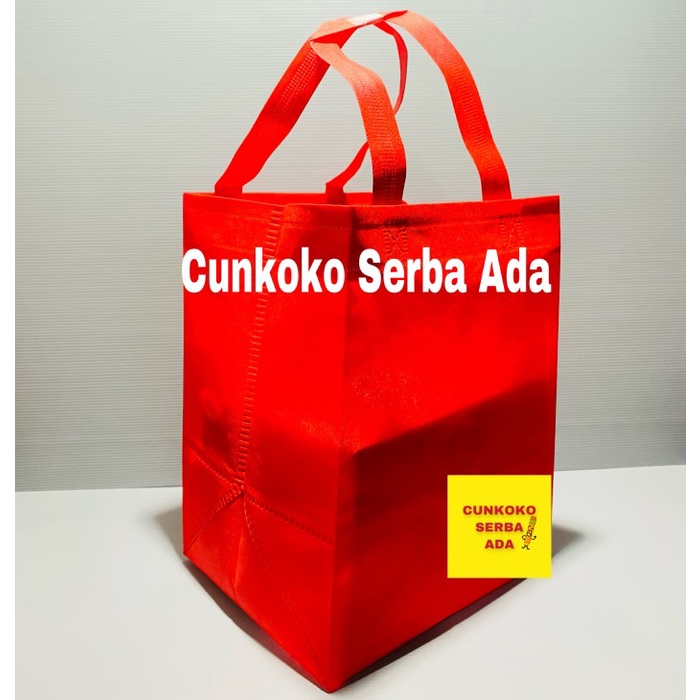 

✨ BISA COD ✨ GOODIE BAG / TAS SPUNBOND KOTAK 30X20X23 CM MERAH / 1 PACK ISI 12 PCS