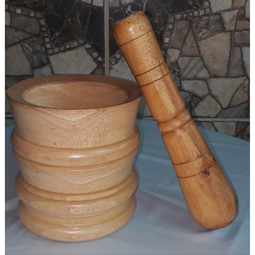 LUMPANG KAYU KECIL DAN TUMBUKAN