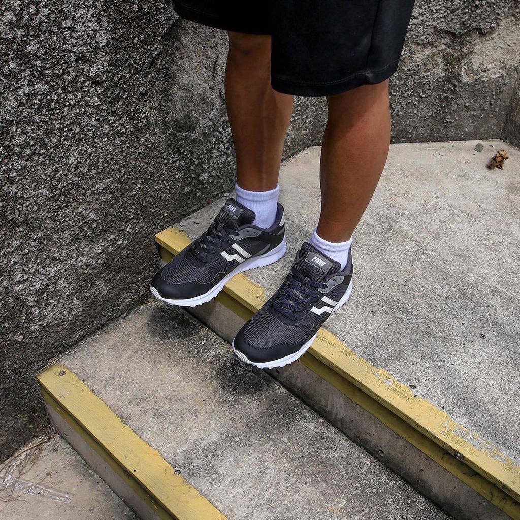 piero city race black sneakers sepatu running