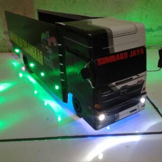 Miniatur truk  hino 500 tronton putih hitam variasi lampu  