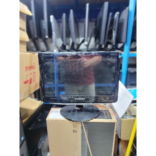 Monitor komputer 16 inch wide screen Garansi toko Di Jamin Bagus
