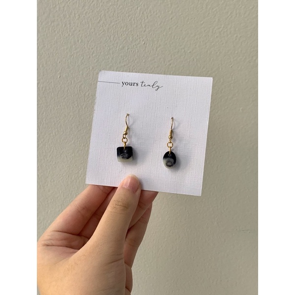 OPPOSITE earrings