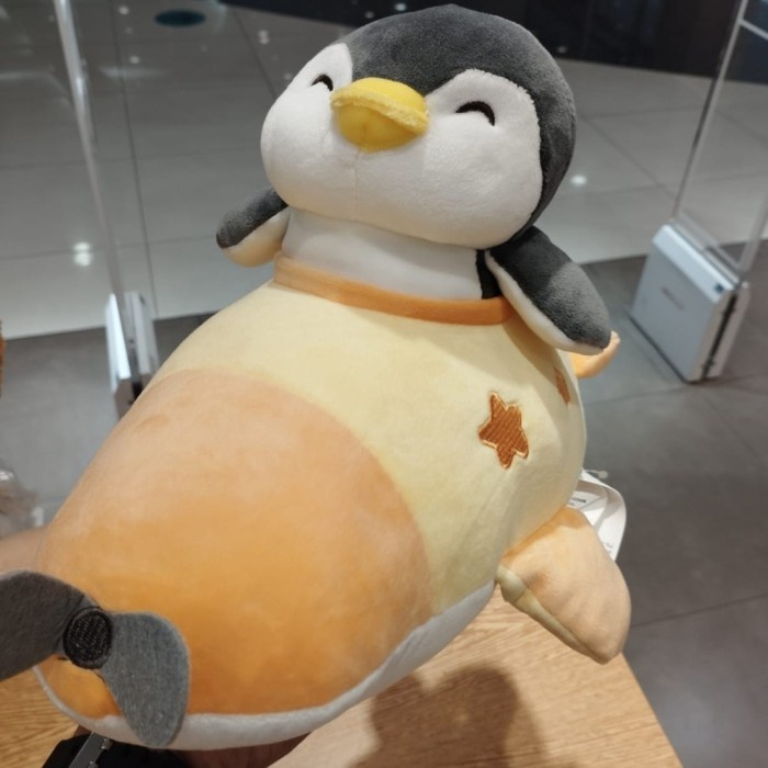 Miniso Travel Series Penguin Airplane Plush Toy Boneka Karakter Hewan - Kuning