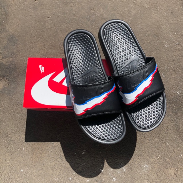 harga nike benassi slide