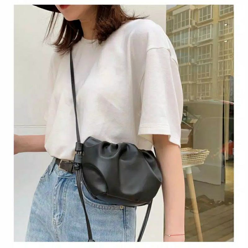 TAS SELEMPANG WANITA OLIVIA