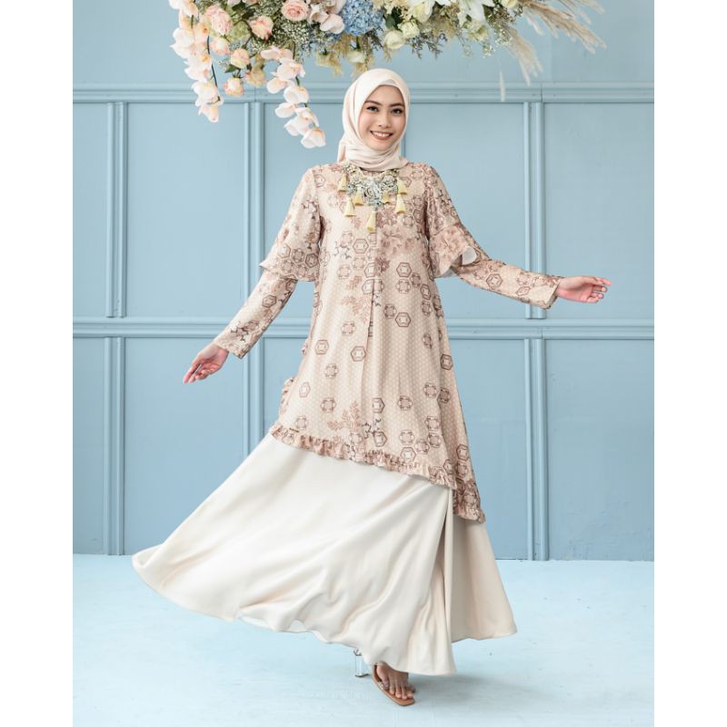 KIRANA TUNIC CAVIAR WEARING KLAMBY