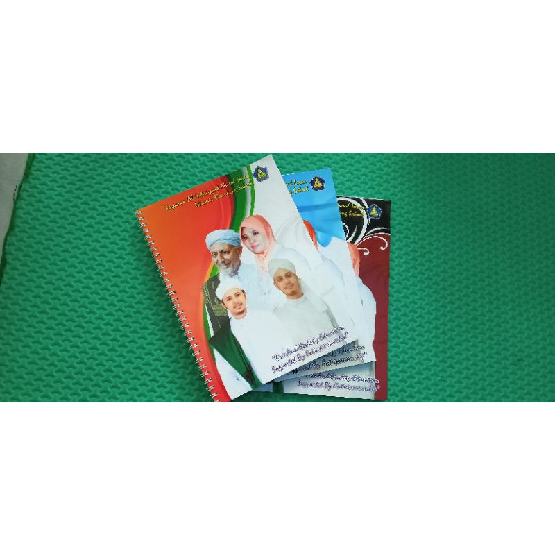 

Buku Tulis Spiral b5 (100 halaman)