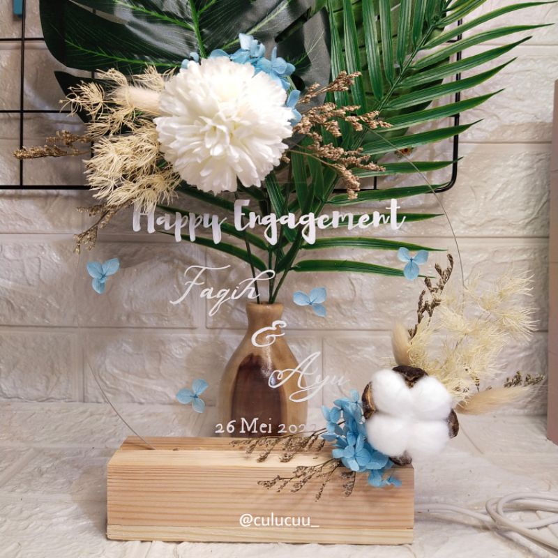 Acrylic Custom | Acrylic flower | Kado Wisuda | Giftbox | Kado unik