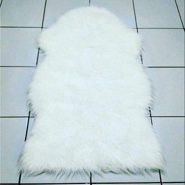 karpet bulu korea fur white   putih bulat ouval persegi custom ikan ikea   taplak meja alas foto