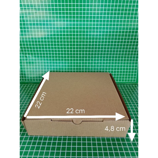 

Kardus Eflute 22x22x4,5 die cut, Souvenir, Cake, hampers, pizza