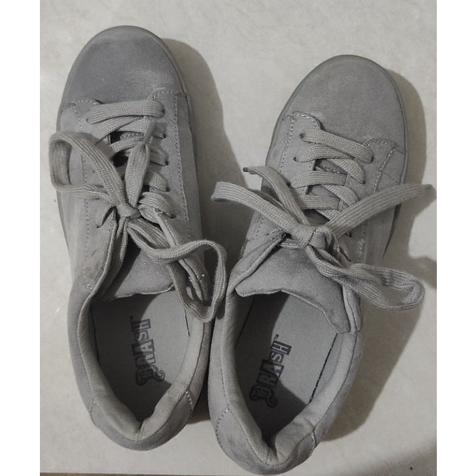 Preloved Sepatu BRASH Grey