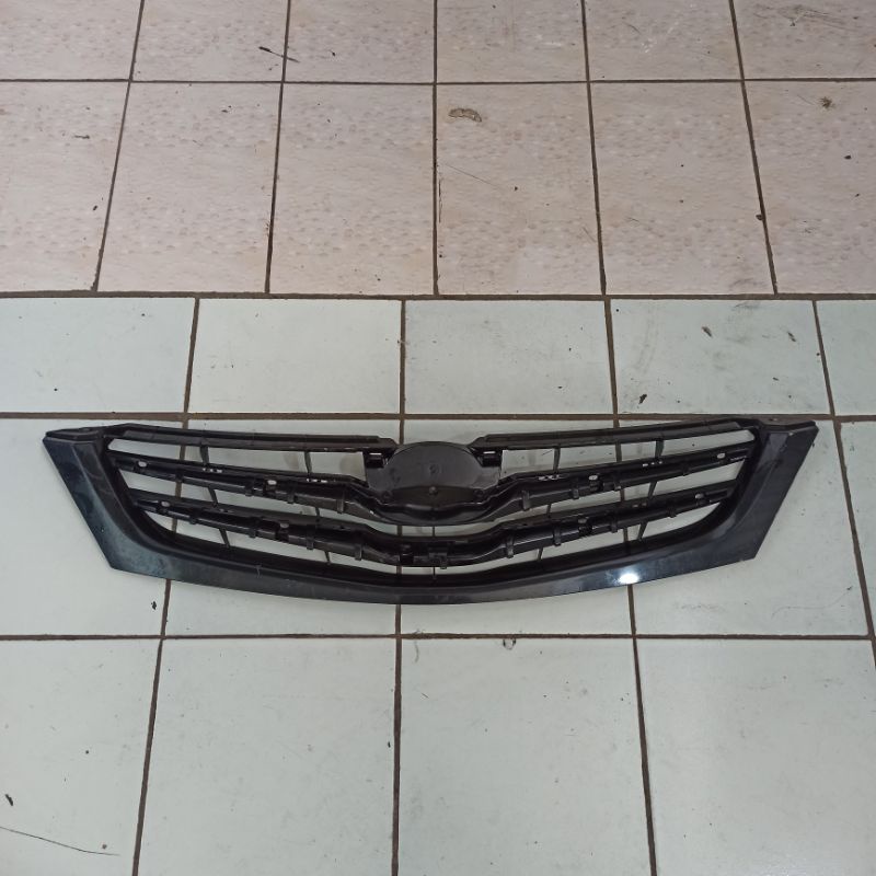 Grill Innova tahun 2010 second copotan original tanpa list