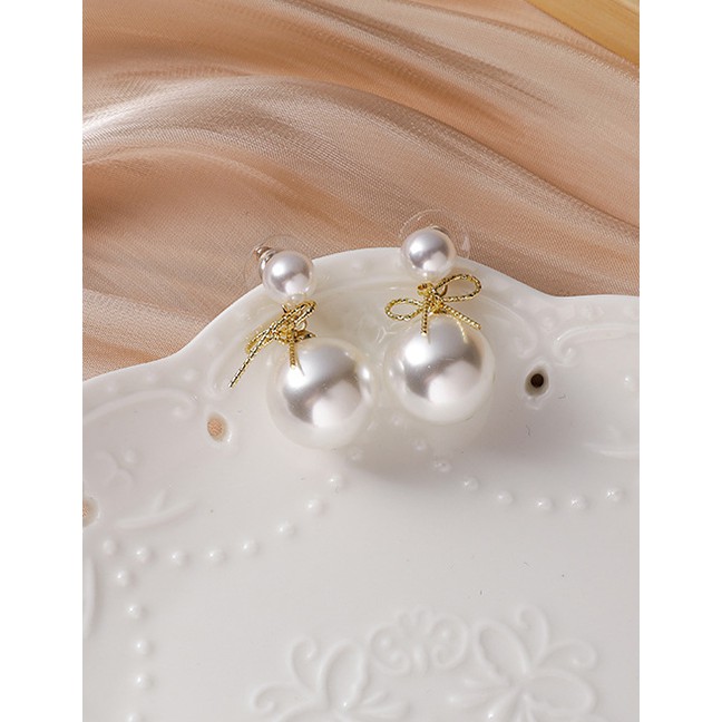 LRC Anting Tusuk Fashion White Large And Small Pearl Butterfly Combined With Gold Earrings P59545