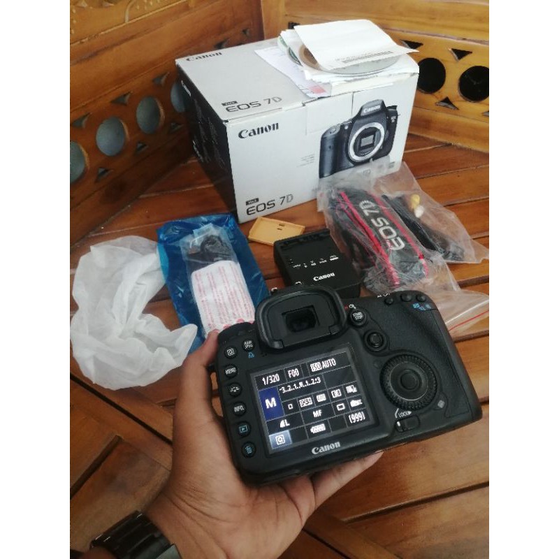 CAMERA CANON EOS 7D SEPERTI BARU-2