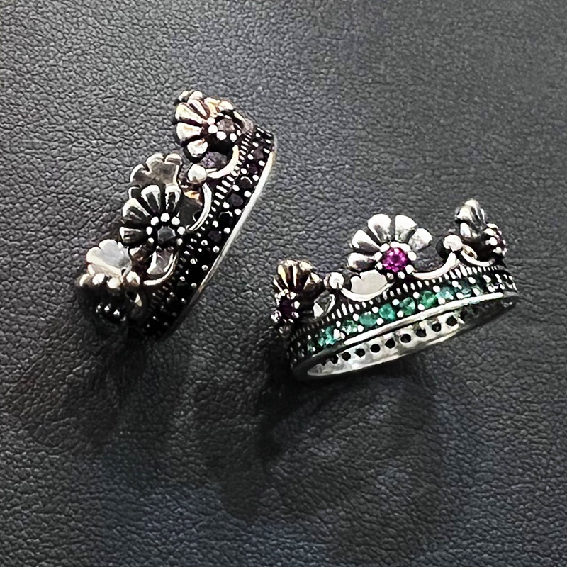 Cincin Model Terbuka Adjustable Desain Mahkota Bunga Aksen Zircon Hitam Gaya Retro Unik Untuk Wanita