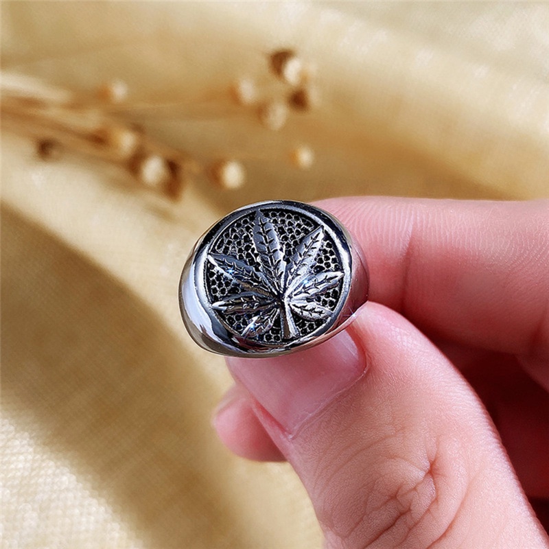 Cincin Desain Daun Maple Warna Silver Metalik Gaya Antik Untuk Pria Dan Wanita