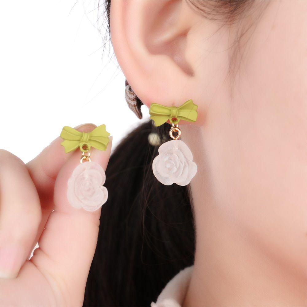 Solighter Anting Bunga Musim Semi Kreatif Hijau Putih Biru Temperamen Ornamen Ear Studs